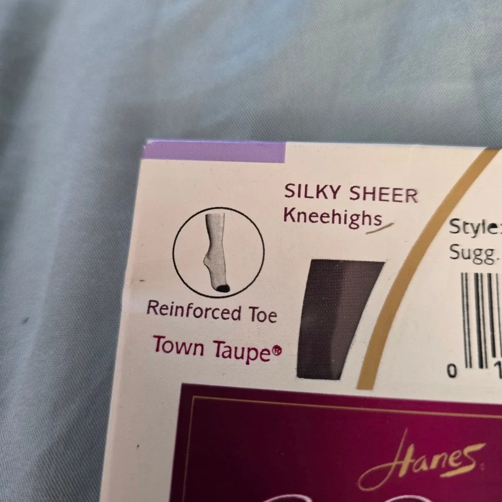 Hanes Silk Reflections Silky Sheer Knee Highs Town Taupe Womens OS 2 PR NEW
